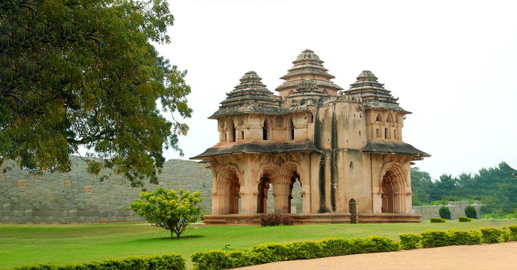 10 Famous Historical Places In India To Visit In 2023